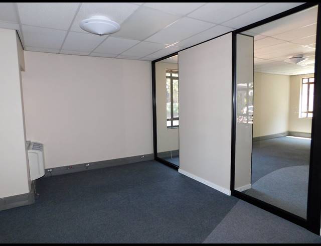 135M² OFFICE TO LET IN HYDE PARK